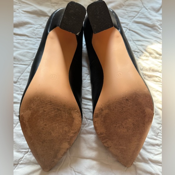 Trary Women’s Black Shiny Toe Pumps with Block Heel - Picture 6 of 6